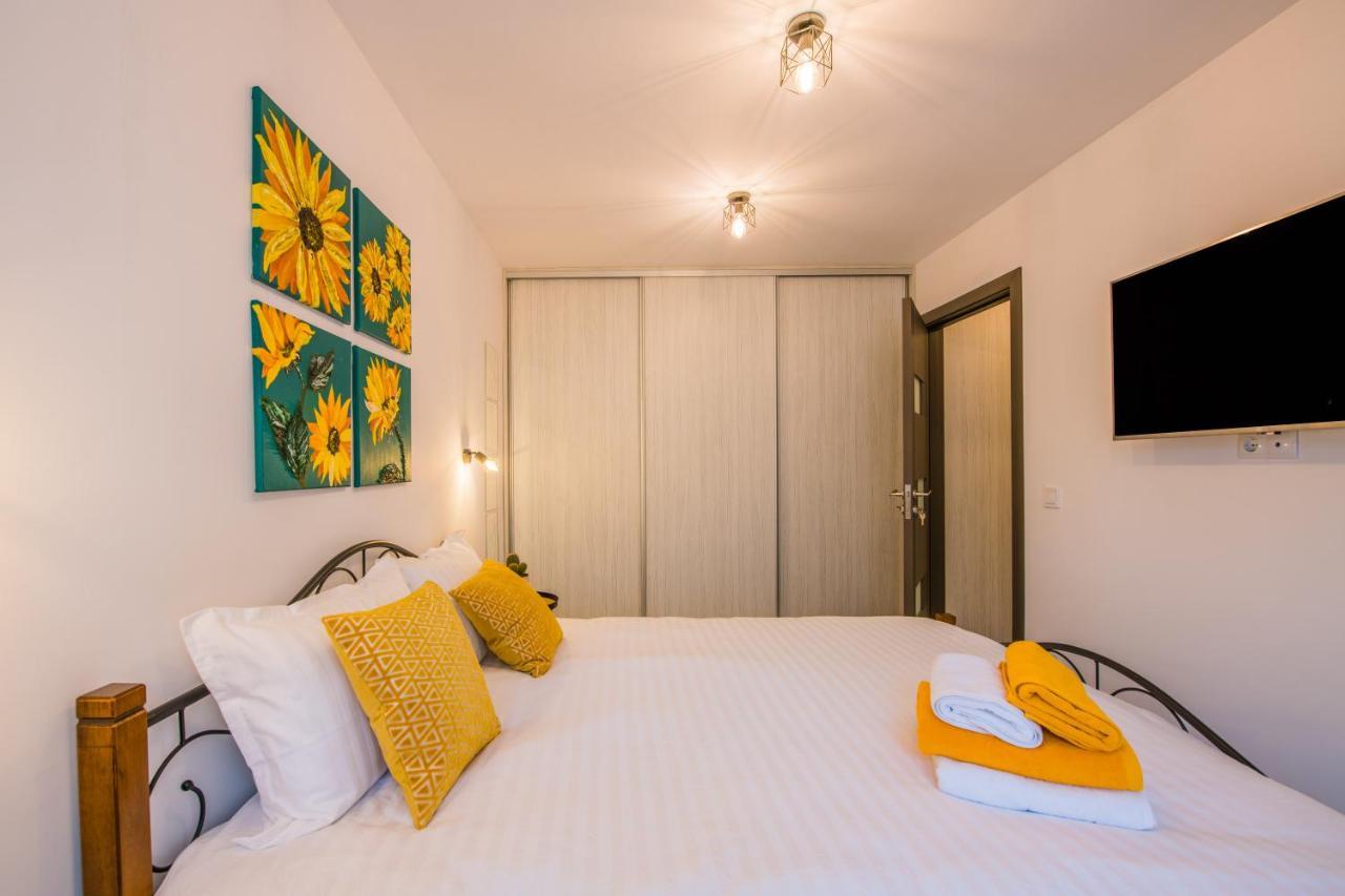 Kitty Sunflower Apartment Alba Iulia Ngoại thất bức ảnh