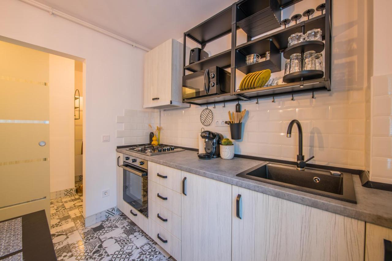 Kitty Sunflower Apartment Alba Iulia Ngoại thất bức ảnh