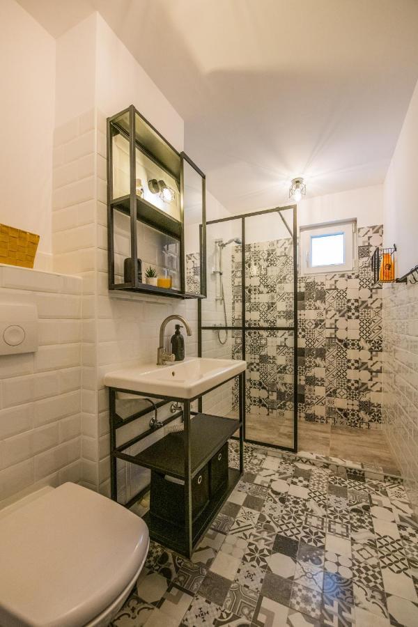 Kitty Sunflower Apartment Alba Iulia Ngoại thất bức ảnh
