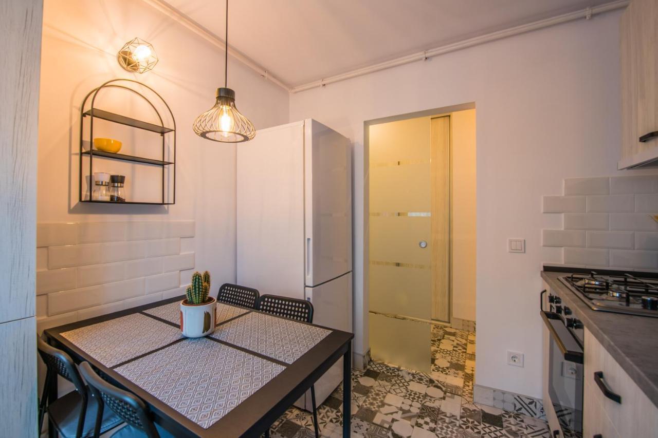 Kitty Sunflower Apartment Alba Iulia Ngoại thất bức ảnh