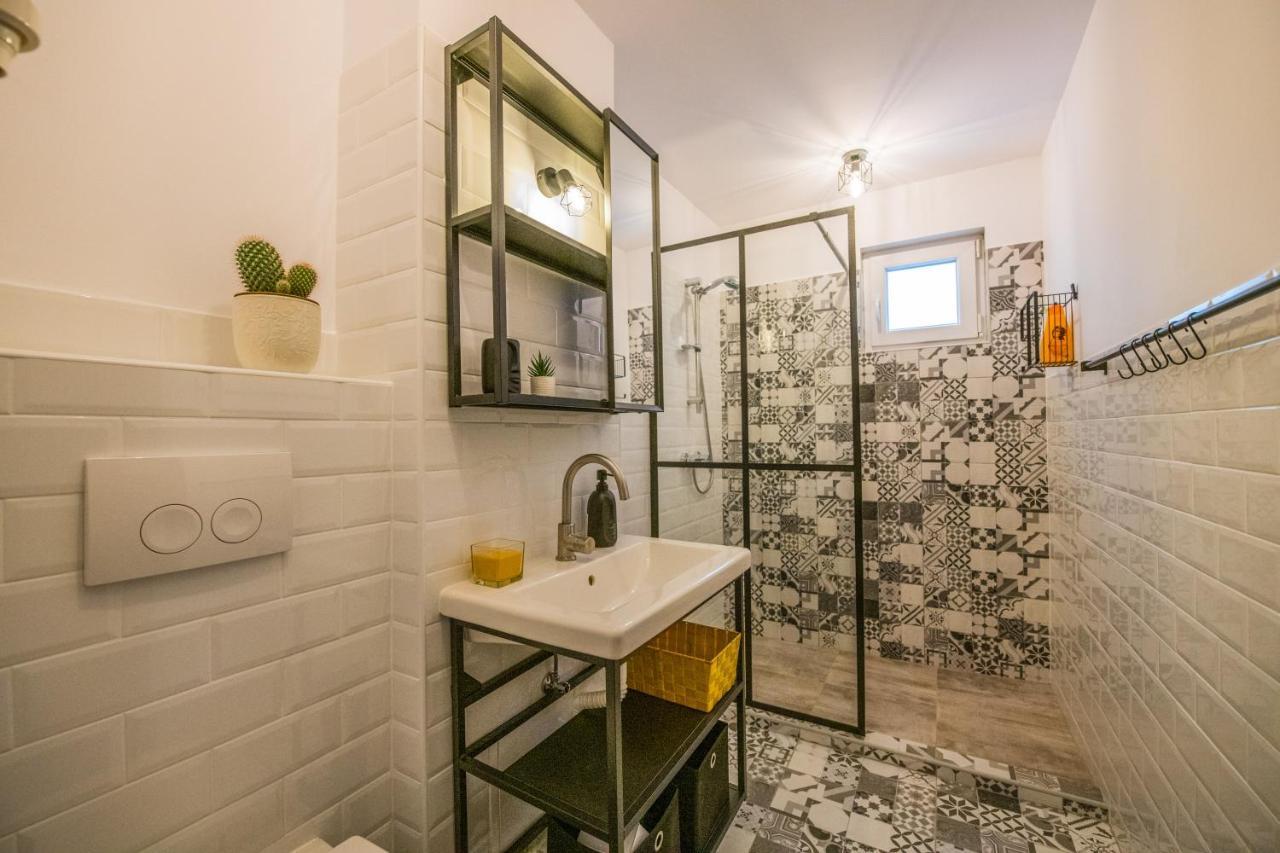 Kitty Sunflower Apartment Alba Iulia Ngoại thất bức ảnh